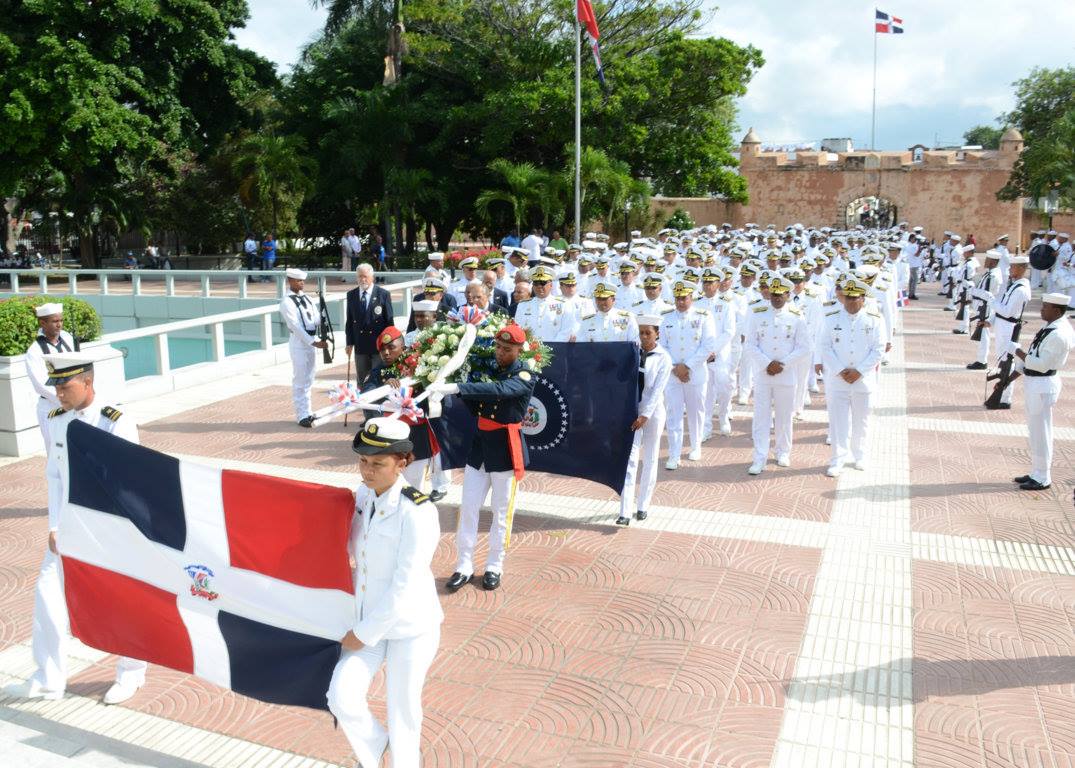 Armada de República Dominicana deposita Ofrenda Floral con motivo al "Mes de la Patria"