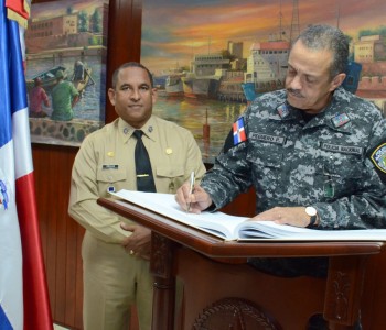 COMANDANTE GENERAL RECIBE VISITA DE CORTESÍA DEL JEFE DE LA POLICÍA NACIONAL MAYOR GENERAL, NELSON RAMÓN PEGUERO PAREDES