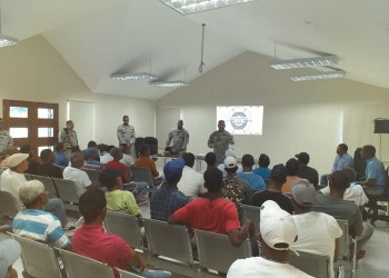 La Armada de República Dominicana, a través del Comando Naval de Capitanía de Puertos y Autoridad Marítima, impartió una charla sobre seguridad marítima a la asociación de pescadores de la provincia Pedernales