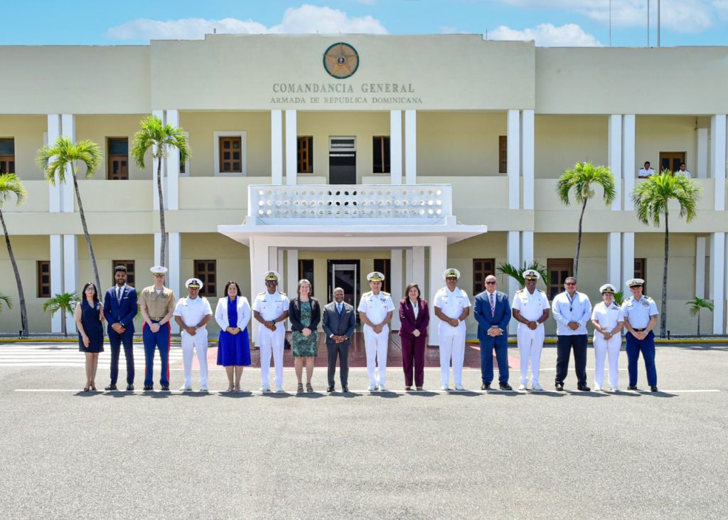 Subsecretario de Estado de EE.UU., Todd D. Robinson, Visita la Armada de República Dominicana para Fortalecer la Cooperación en Seguridad Marítima ⚓