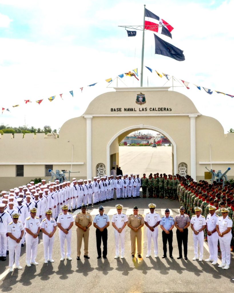 Armada Dominicana gradúa a 161 grumetes en ceremonia presidida por alto mando militar en la Base Naval 《Las Calderas 》