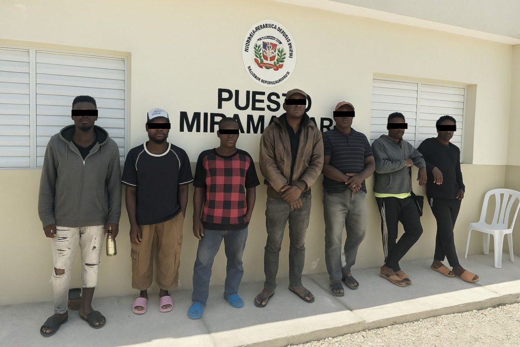 Armada de República Dominicana detiene a diez ciudadanos haitianos por pesca ilegal no declarada y no reglamentada en aguas territoriales