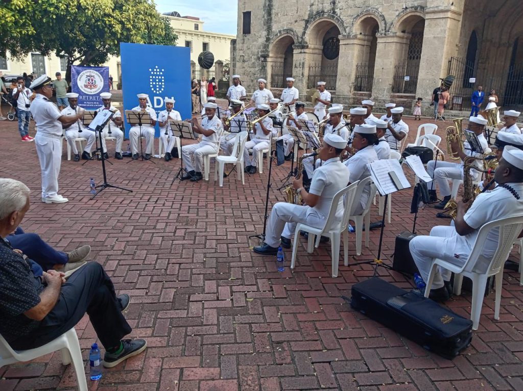 ¡LA ARMADA ENALTECE NUESTRA IDENTIDAD EN EL CORAZÓN DE SANTO DOMINGO!